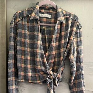 Free People. We the Free, cropped wrap blouse. Size small